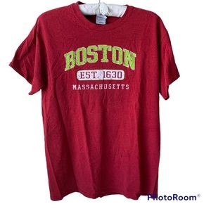 Boston Maroon Red T-shirt Short Sleeve Green Logo Graphic Medium